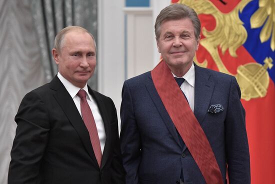 President Putin presents state awards