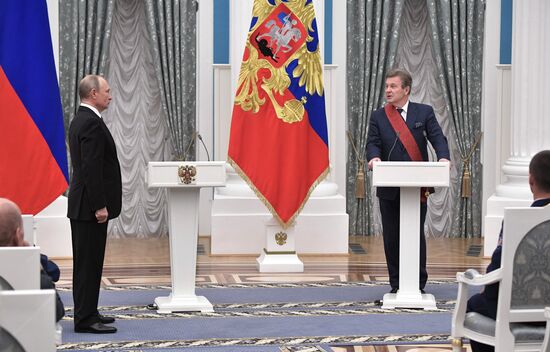 President Putin presents state awards