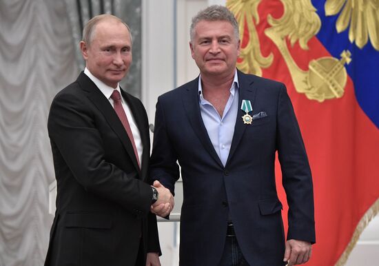 President Putin presents state awards