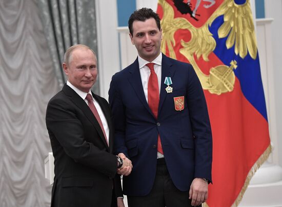 President Putin presents state awards