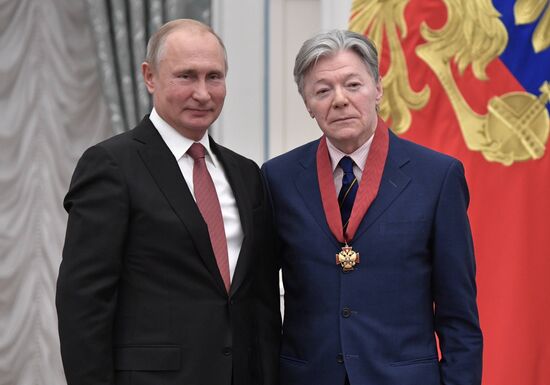 President Putin presents state awards