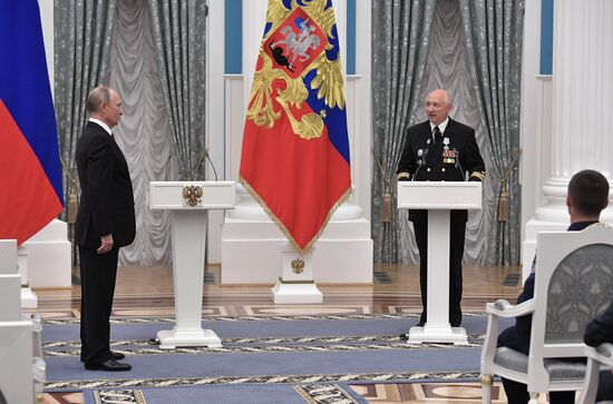 President Putin presents state awards