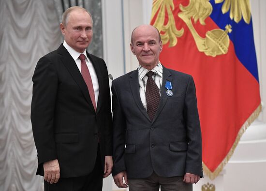 President Putin presents state awards