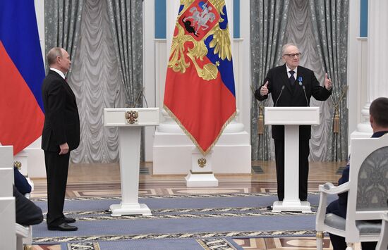 President Putin presents state awards