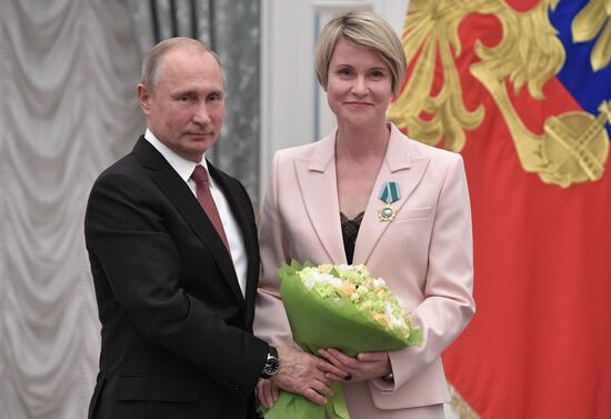 President Putin presents state awards