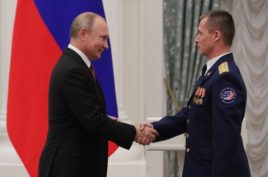 President Putin presents state awards