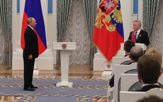 President Putin presents state awards