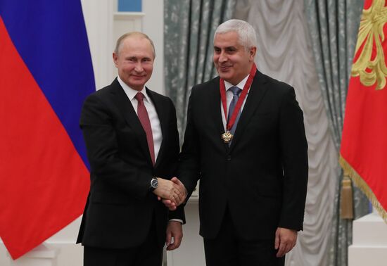 President Putin presents state awards