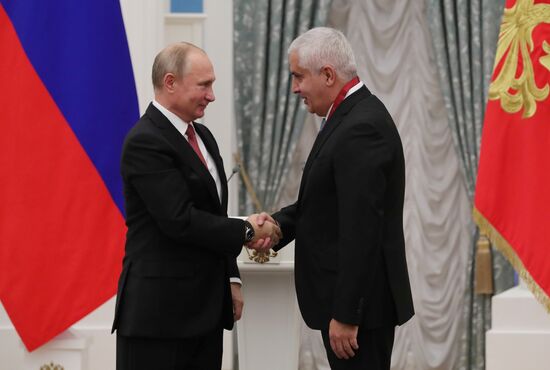 President Putin presents state awards