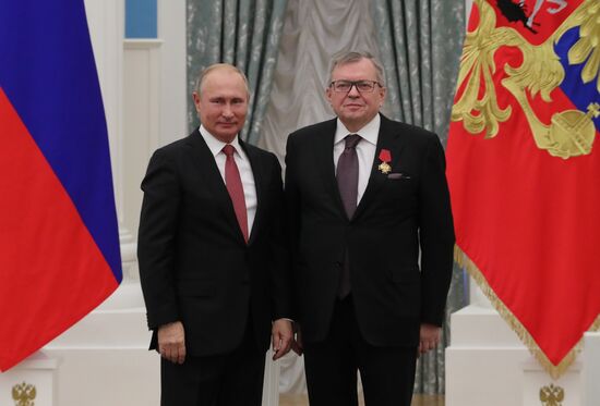 President Putin presents state awards