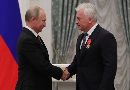 President Putin presents state awards