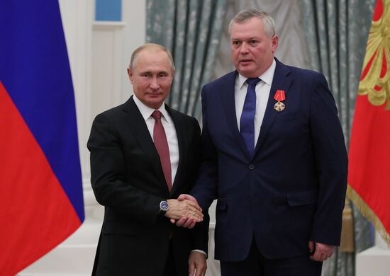 President Putin presents state awards