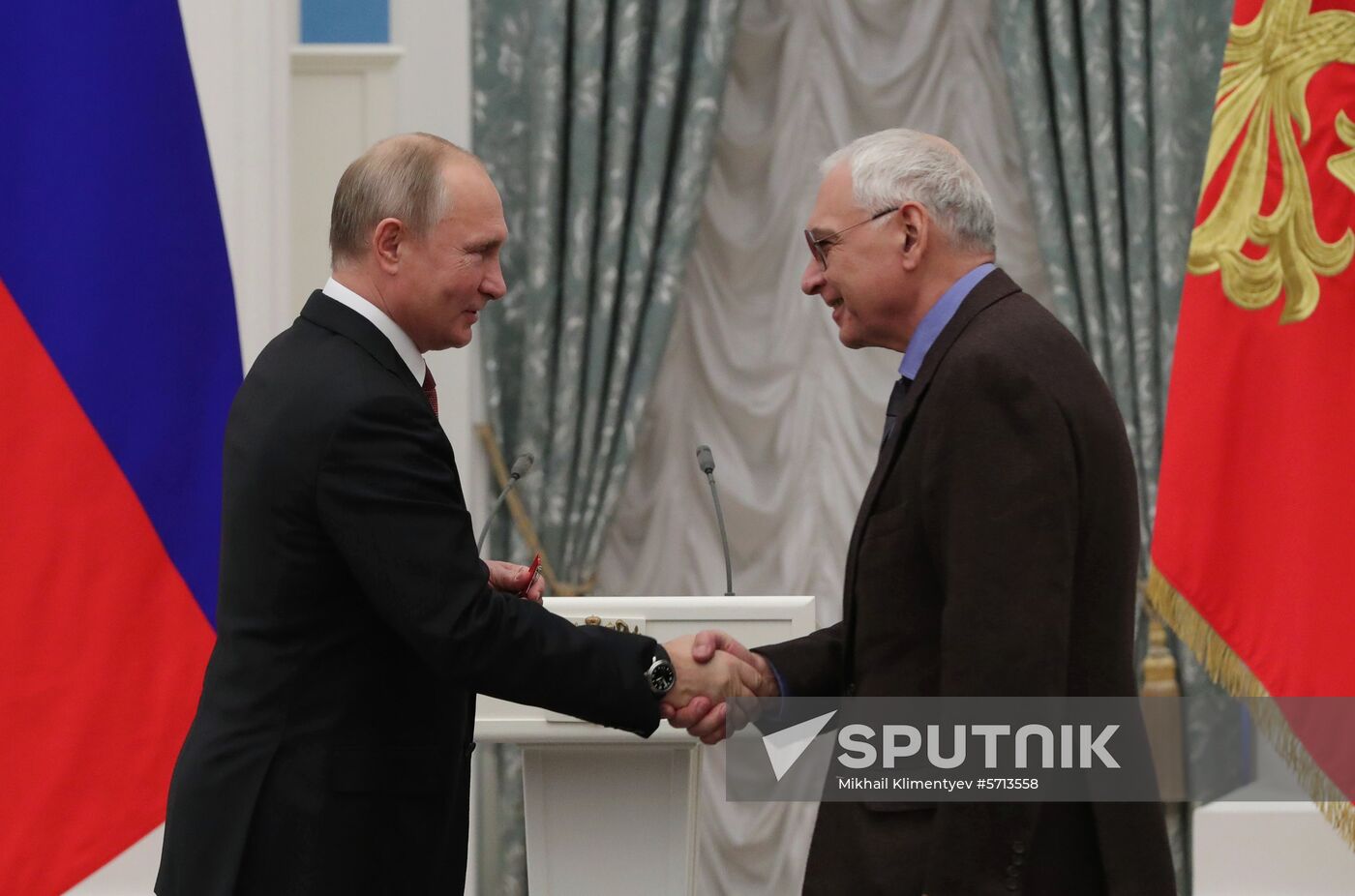 President Putin presents state awards