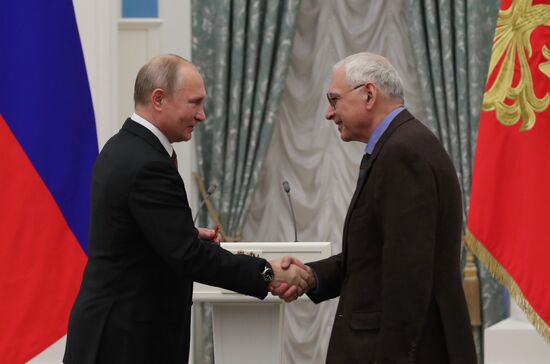 President Putin presents state awards