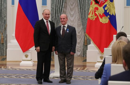 President Putin presents state awards