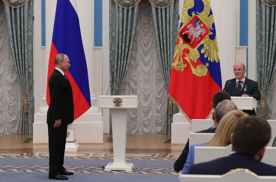 President Putin presents state awards