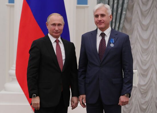 President Putin presents state awards