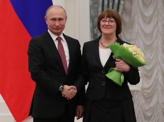 President Putin presents state awards