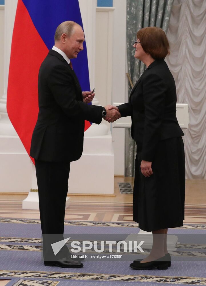 President Putin presents state awards