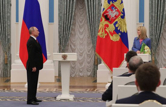 President Putin presents state awards