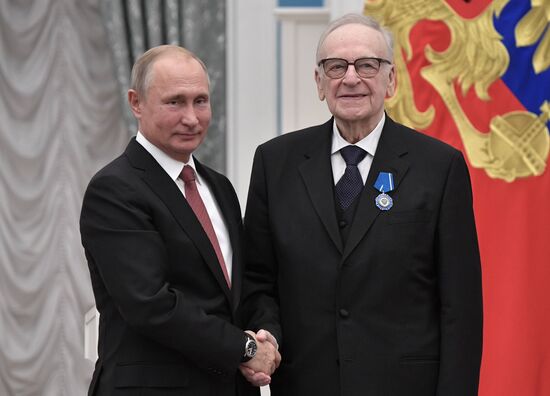 President Putin presents state awards