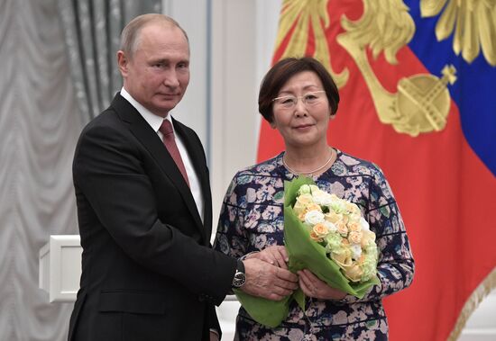 President Putin presents state awards