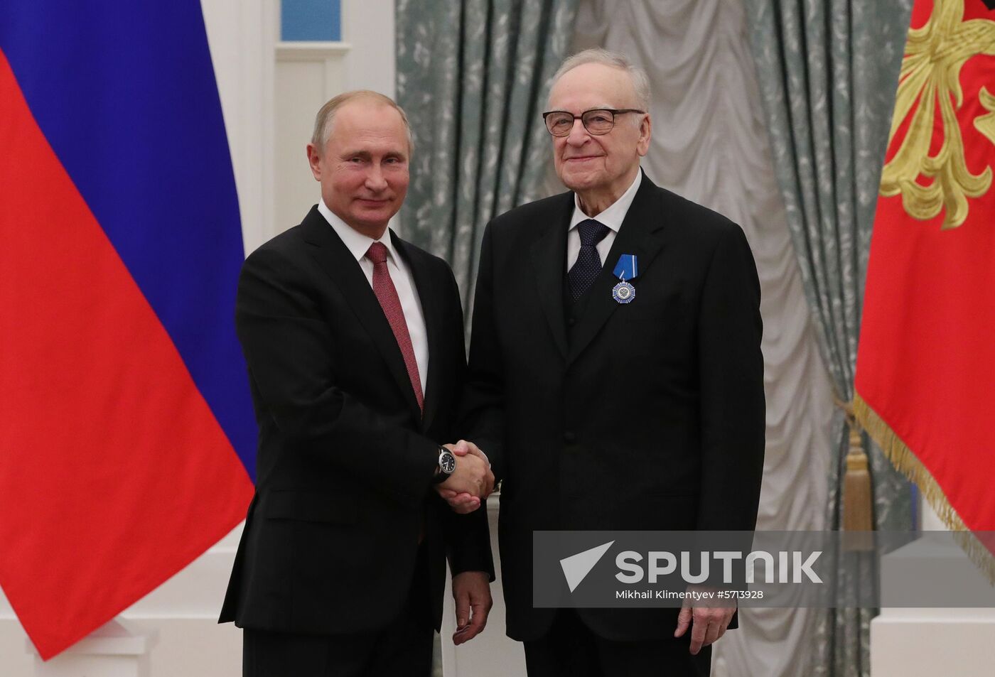President Putin presents state awards