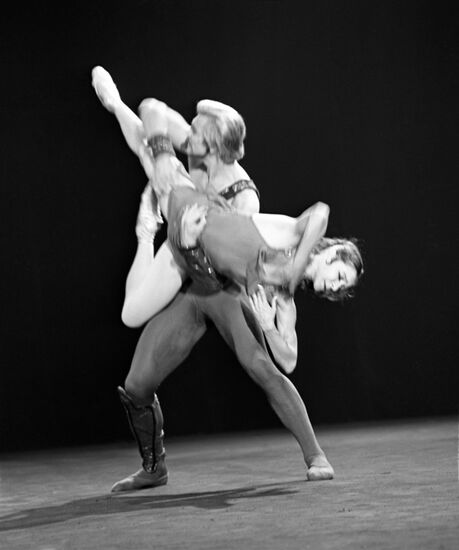 Soviet ballet dancers Maksimova and Vasiliev