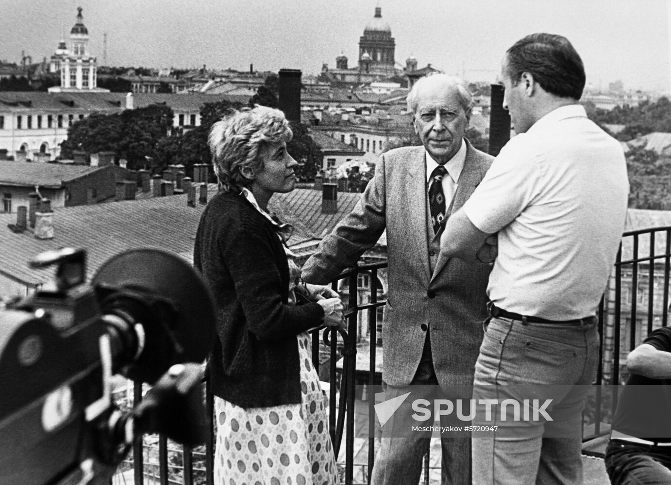 Documentary filmmaker Maria Goldovskaya and philologist Dmitry Likhachyov