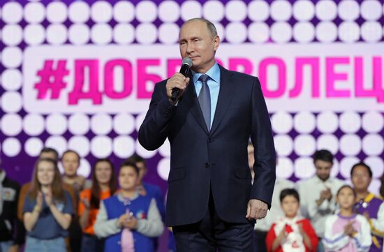 President Vladimir Putin presents 2018 Russian Volunteer Awards