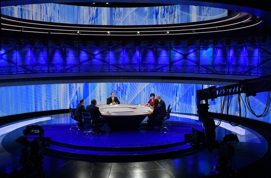 Prime Minister Dmitry Medvedev gives interview to five Russian television channels on the year's results
