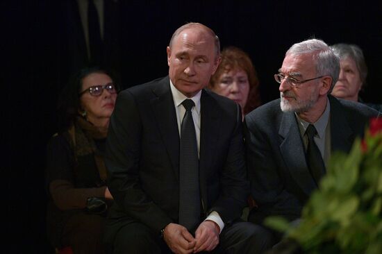 President Vladimir Putin pays last respects to human rights activist Lyudmila Alekseyeva