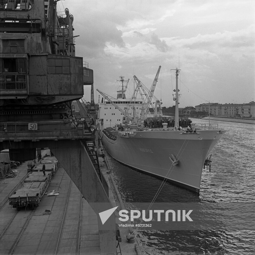 Leningrad commercial sea port