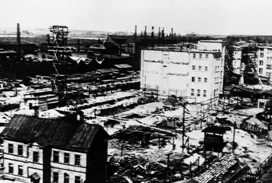 Workers of the Leningrad State Optical-Mechanical Association