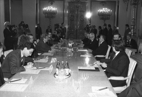 Italian parliament delegation visits USSR