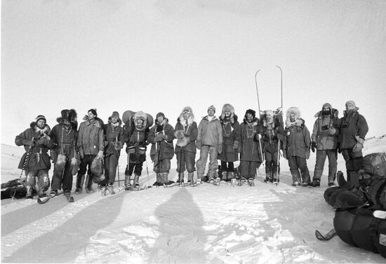 International skiing expedition USSR-North Pole-Canada