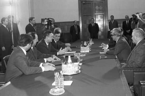 Visit by Foreign Minister of Iraq Tariq Aziz to the USSR