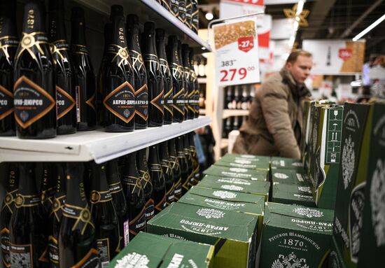 Russia New Year Preparations