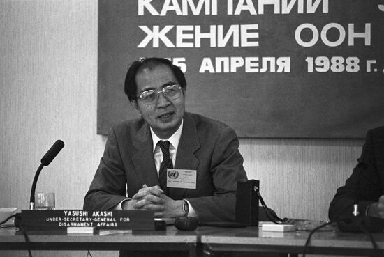 Japanese diplomat Yasushi Akashi