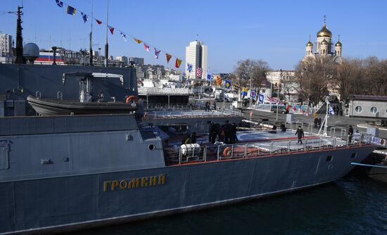 Russia Gromky Warship