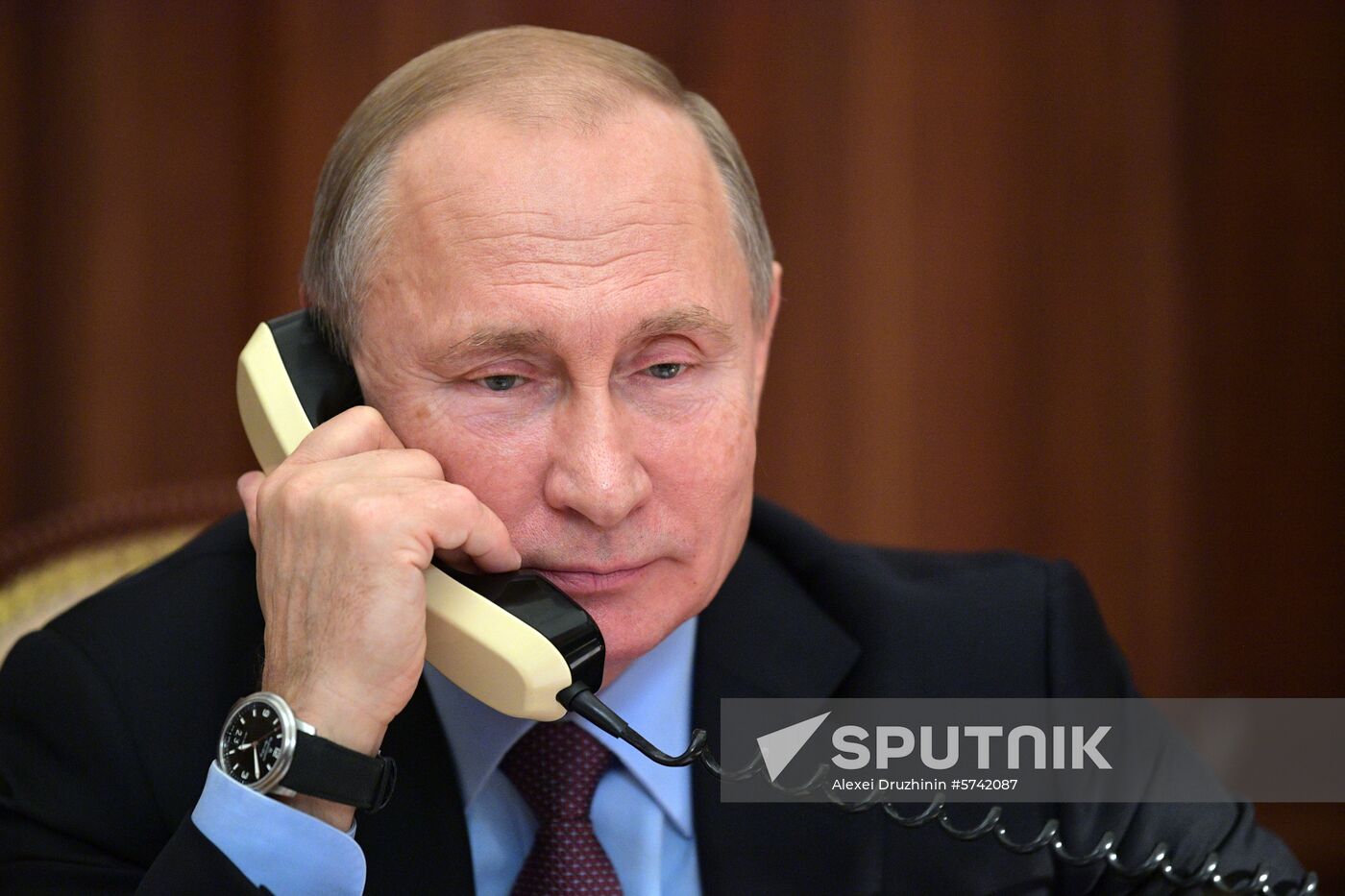 President Putin speaks by phone with Dream with Me project participant Arslan Kaipkulov