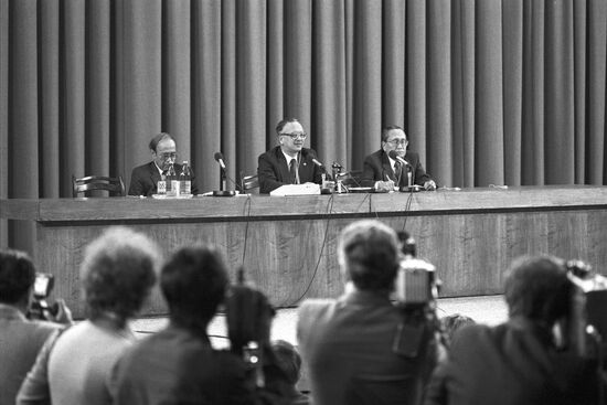Visit by Foreign Minister of Indonesia Mochtar Kusumaatmadja to the USSR