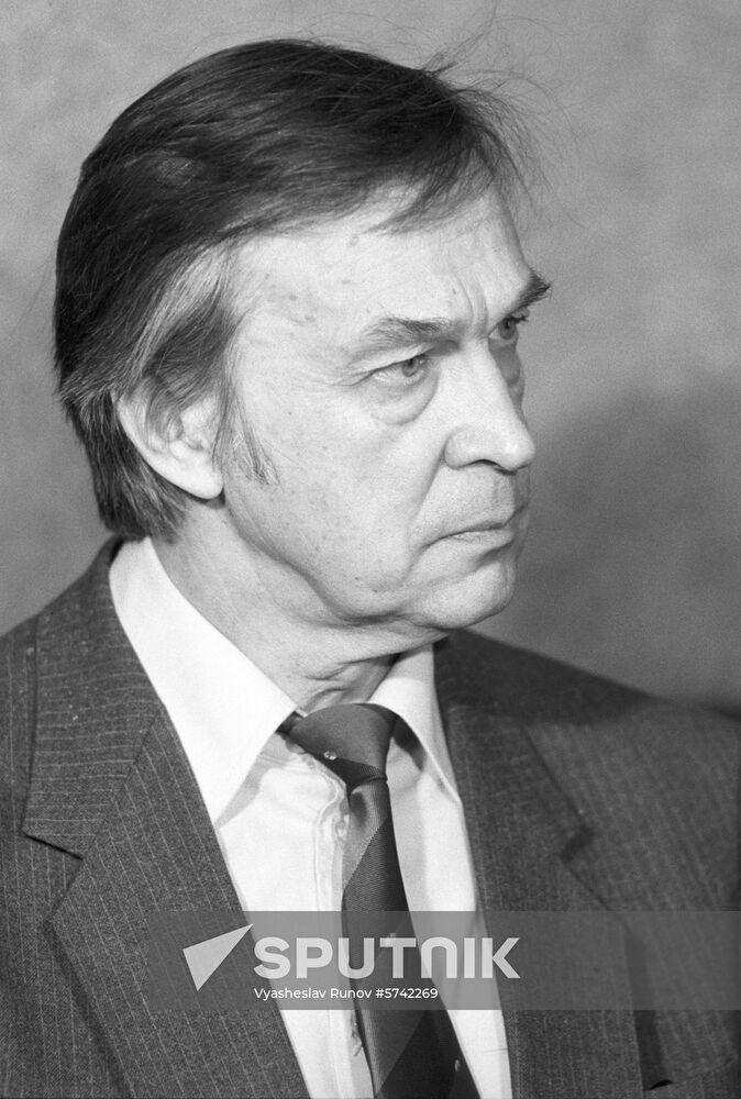 APN Board Chairman Valentin Falin