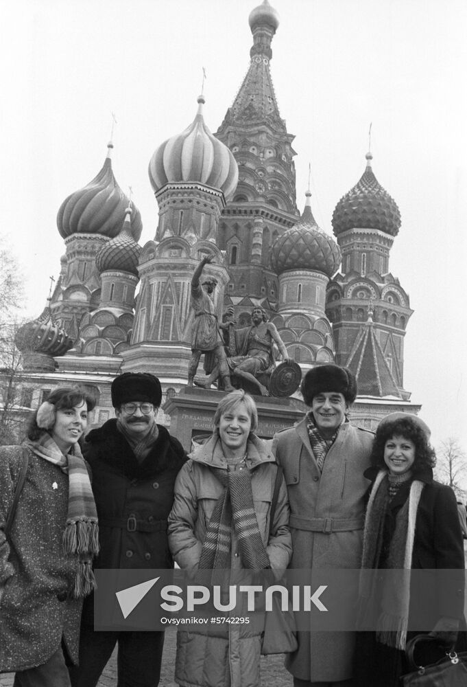 Crew and cast of Soviet-Mexican film Esperansa