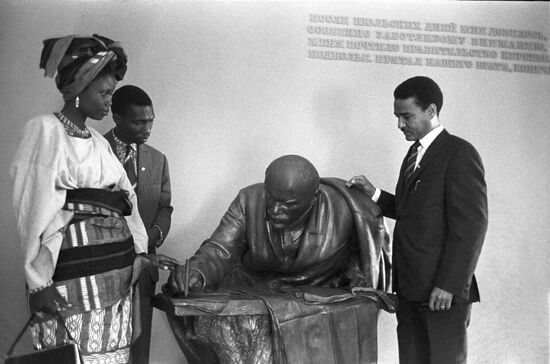 Visit of youth delegation from Republic of Dahomey in Soviet Union