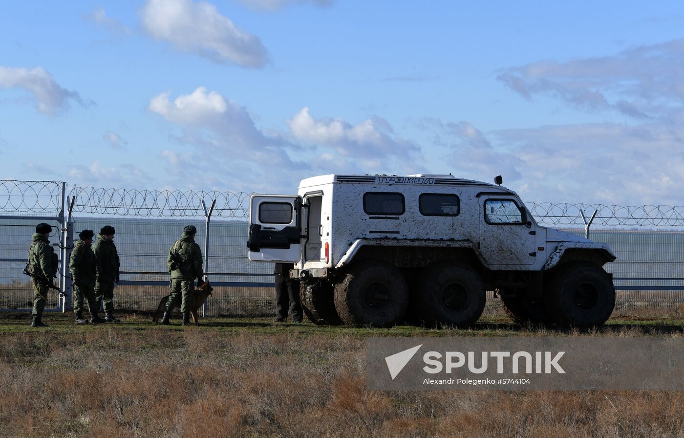 Russia Crimea Ukraine Border Fence
