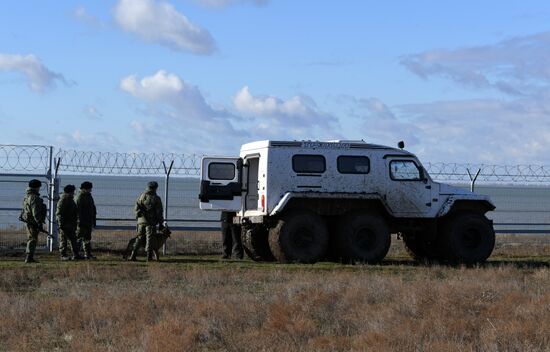 Russia Crimea Ukraine Border Fence