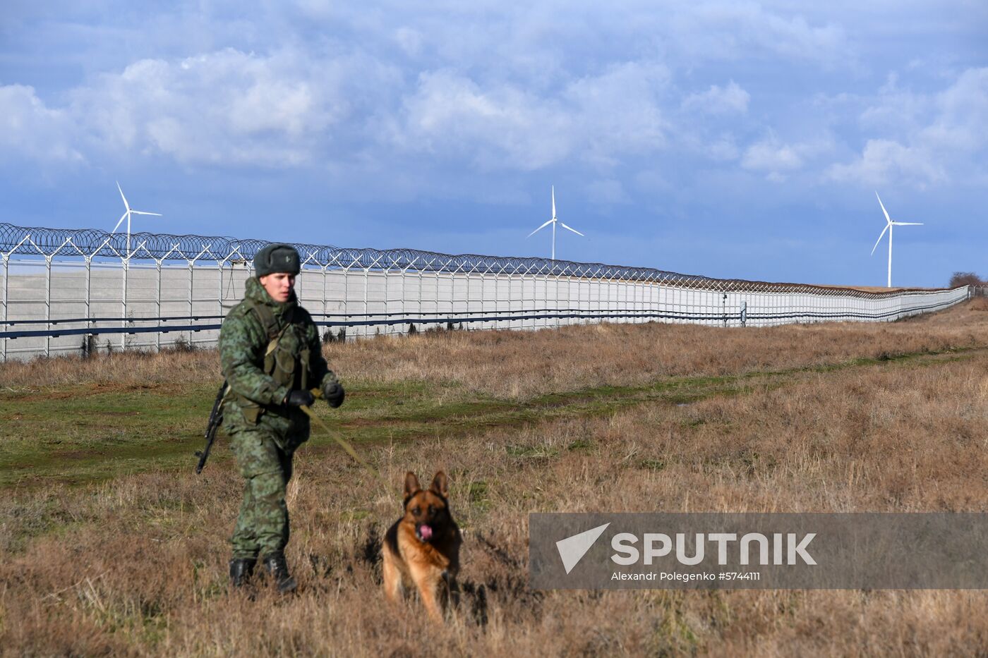 Russia Crimea Ukraine Border Fence