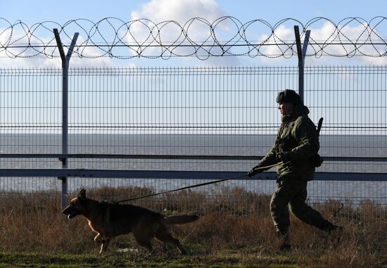 Russia Crimea Ukraine Border Fence