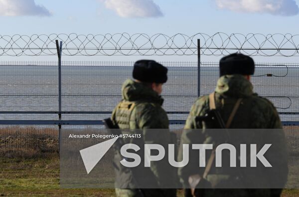 Russia Crimea Ukraine Border Fence